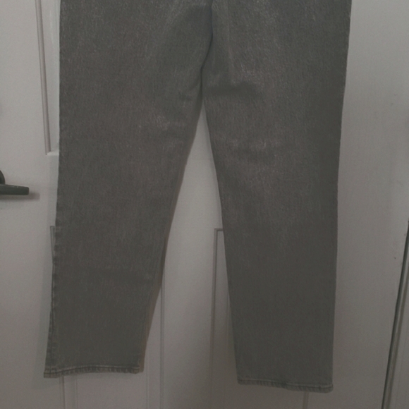 Abercrombie & Fitch - Picture 5 of 9